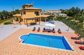 Villa Nincha - Heated Pool - Free wi-fi - Air Con